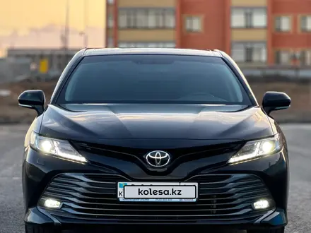 Toyota Camry 2021 года за 13 499 000 тг. в Алматы – фото 2