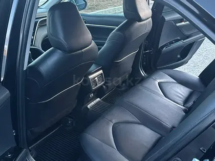 Toyota Camry 2021 года за 13 499 000 тг. в Алматы – фото 6