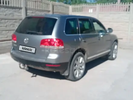 Volkswagen Touareg 2004 года за 3 500 000 тг. в Астана – фото 4