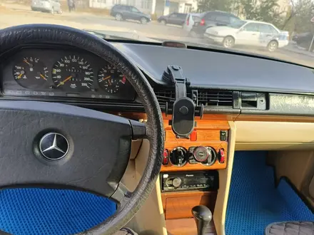 Mercedes-Benz E 200 1992 года за 1 700 000 тг. в Сатпаев – фото 3