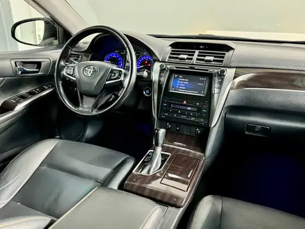 Toyota Camry 2017 года за 10 190 000 тг. в Уральск – фото 8