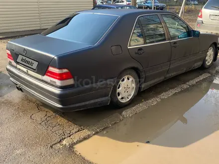 Mercedes-Benz S 500 1997 года за 2 700 000 тг. в Актобе – фото 3