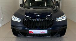 BMW X5 M50i 2021 года за 57 000 000 тг. в Астана