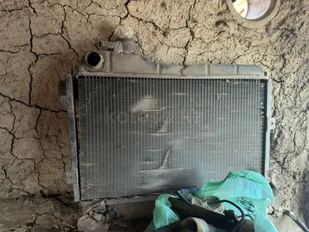 Медный Радиатор охладжденя и радиатор печки ваз 2101-07 за 17 000 тг. в Усть-Каменогорск
