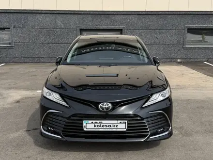 Toyota Camry 2023 года за 15 400 000 тг. в Шымкент – фото 2