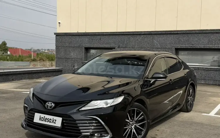 Toyota Camry 2023 года за 15 400 000 тг. в Шымкент