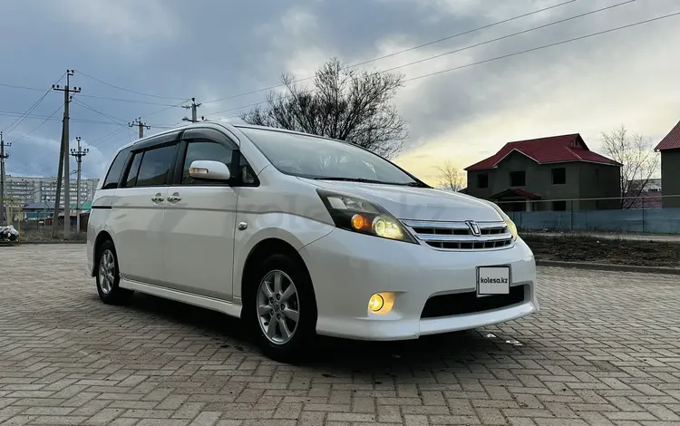 Toyota Isis 2010 года за 3 980 000 тг. в Уральск