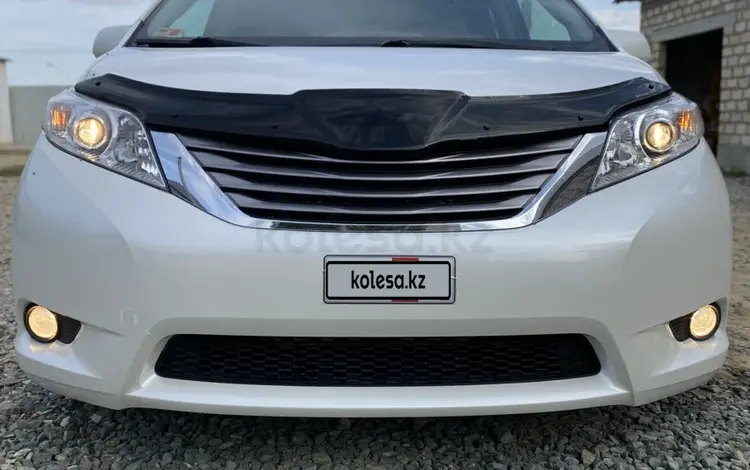 Toyota Sienna 2015 года за 8 800 000 тг. в Атырау