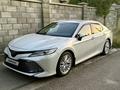 Toyota Camry 2020 года за 13 350 000 тг. в Шымкент