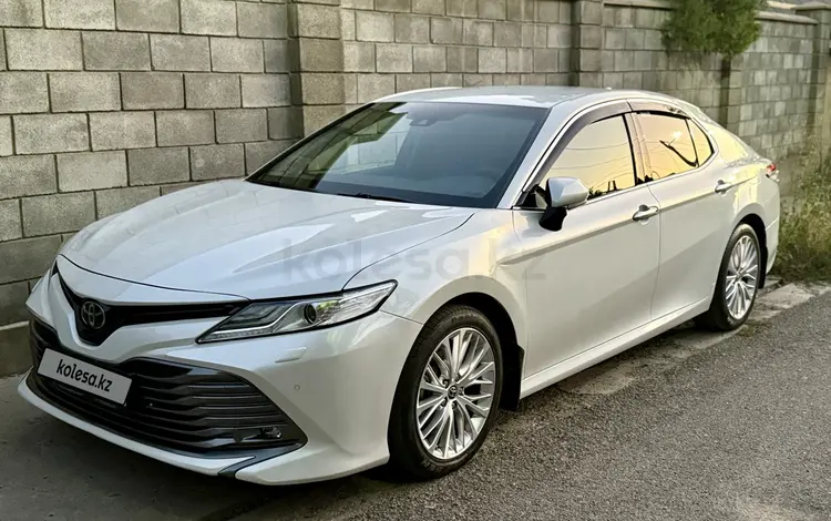 Toyota Camry 2020 года за 13 350 000 тг. в Шымкент