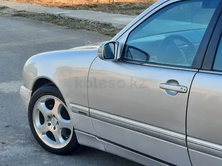 Mercedes-Benz E 240 1999 года за 4 500 000 тг. в Туркестан – фото 12