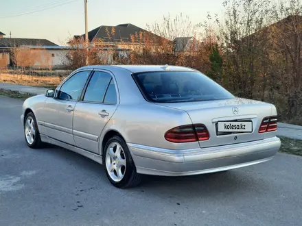 Mercedes-Benz E 240 1999 года за 4 500 000 тг. в Туркестан – фото 2