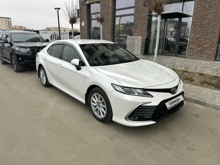 Toyota Camry 2021 года за 15 300 000 тг. в Атырау – фото 3