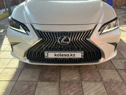 Lexus ES 250 2021 года за 22 200 022 тг. в Шымкент