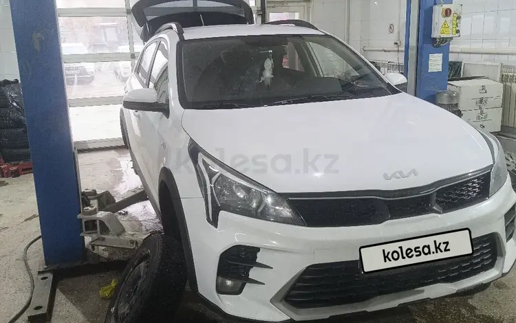 Kia Rio X-Line 2022 года за 9 100 000 тг. в Актобе