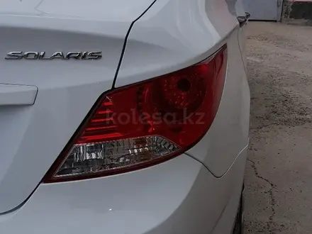 Hyundai Solaris 2012 года за 3 500 000 тг. в Атырау – фото 4