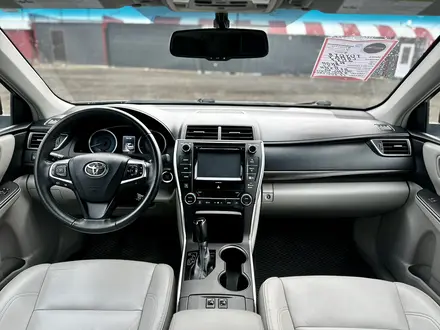 Toyota Camry 2017 года за 11 500 000 тг. в Атырау – фото 9