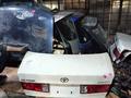 Крышка багажника на toyota camry 25 квадратный номер американец. Т Камри 25 за 30 000 тг. в Алматы