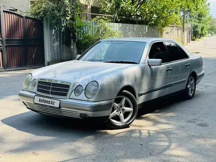 Mercedes-Benz E 230 1997 года за 2 700 000 тг. в Алматы – фото 5