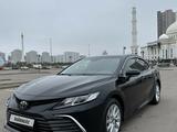 Toyota Camry 2023 года за 16 500 000 тг. в Астана