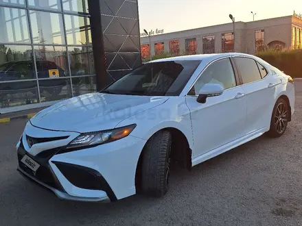 Toyota Camry 2020 года за 9 000 000 тг. в Актобе – фото 6