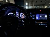 Toyota Camry 2018 года за 13 000 000 тг. в Актобе – фото 4