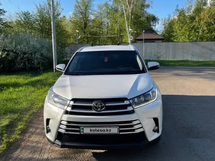 Toyota Highlander 2019 года за 18 500 000 тг. в Уральск – фото 2