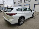 Toyota Highlander 2024 года за 33 500 000 тг. в Атырау – фото 4