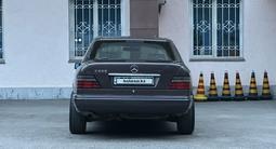 Mercedes-Benz E 220 1995 годаүшін2 940 000 тг. в Алматы – фото 4