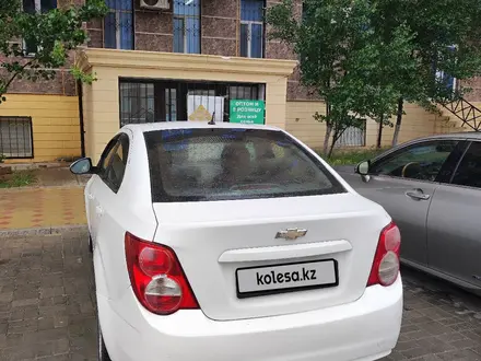 Chevrolet Aveo 2014 года за 2 800 000 тг. в Актау – фото 3