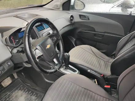 Chevrolet Aveo 2014 года за 2 800 000 тг. в Актау – фото 4