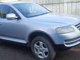 Volkswagen Touareg 2004 года за 4 300 000 тг. в Алматы – фото 2