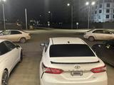 Toyota Camry 2020 года за 11 800 000 тг. в Атырау – фото 4