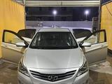 Hyundai Solaris 2015 года за 4 800 000 тг. в Уральск – фото 2
