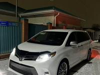 Toyota Sienna 2015 года за 10 200 000 тг. в Атырау