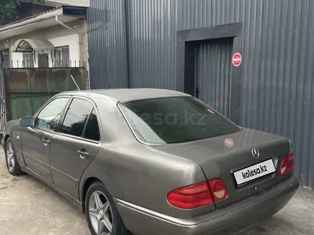 Mercedes-Benz E 230 1995 года за 1 600 000 тг. в Алматы – фото 3