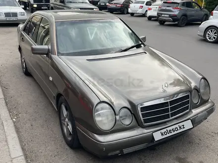 Mercedes-Benz E 230 1995 года за 1 600 000 тг. в Алматы