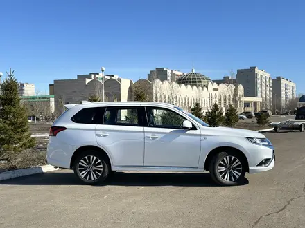 Mitsubishi Outlander 2022 года за 12 200 000 тг. в Уральск – фото 3