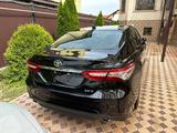 Toyota Camry 2023 года за 18 500 000 тг. в Алматы – фото 4