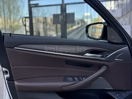 BMW 5 серия 2021 года за 22 000 000 тг. в Астана – фото 16