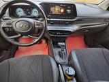 Hyundai Bayon 2023 года за 8 500 000 тг. в Атырау – фото 4