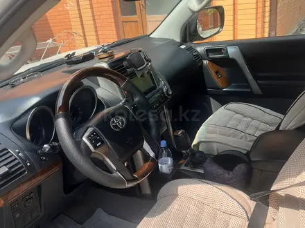 Toyota Land Cruiser Prado 2011 года за 13 797 000 тг. в Атырау – фото 10