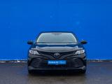 Toyota Camry 2020 года за 11 350 000 тг. в Алматы – фото 2