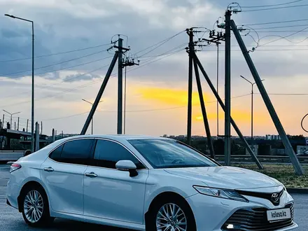 Toyota Camry 2019 года за 13 700 000 тг. в Костанай