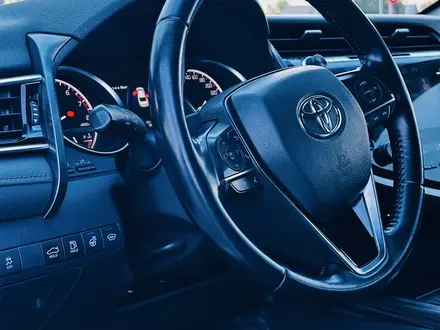 Toyota Camry 2019 года за 13 700 000 тг. в Костанай – фото 12