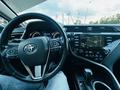 Toyota Camry 2019 года за 13 700 000 тг. в Костанай – фото 13
