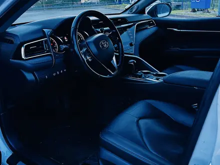 Toyota Camry 2019 года за 13 700 000 тг. в Костанай – фото 16