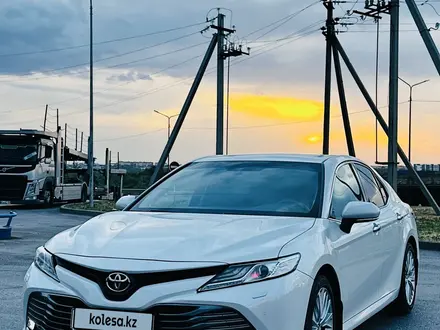 Toyota Camry 2019 года за 13 700 000 тг. в Костанай – фото 2