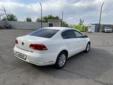 Volkswagen Passat 2014 годаfor5 800 000 тг. в Алматы – фото 4