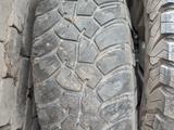Диски с шинами грязевыми дёшево R16 ТЛК Toyotа за 100 000 тг. в Астана – фото 3